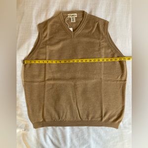 TravelSmith Fine Merino Wool Sweater Vest Camel Tan Brand NEW